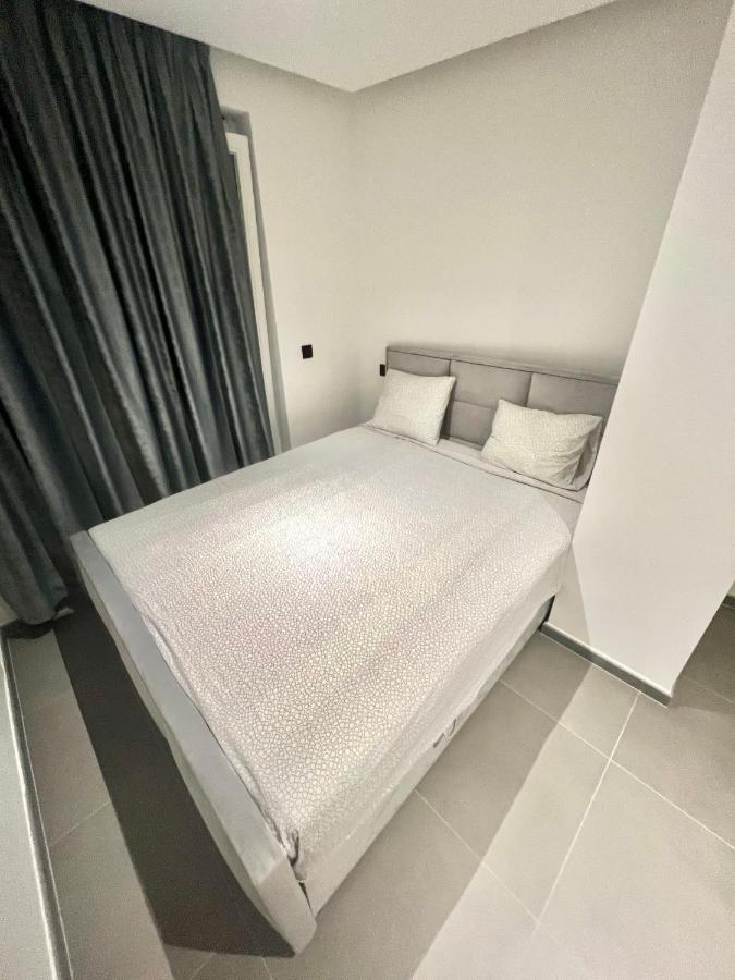 Luxury Brand New Apartment Брюксел Екстериор снимка