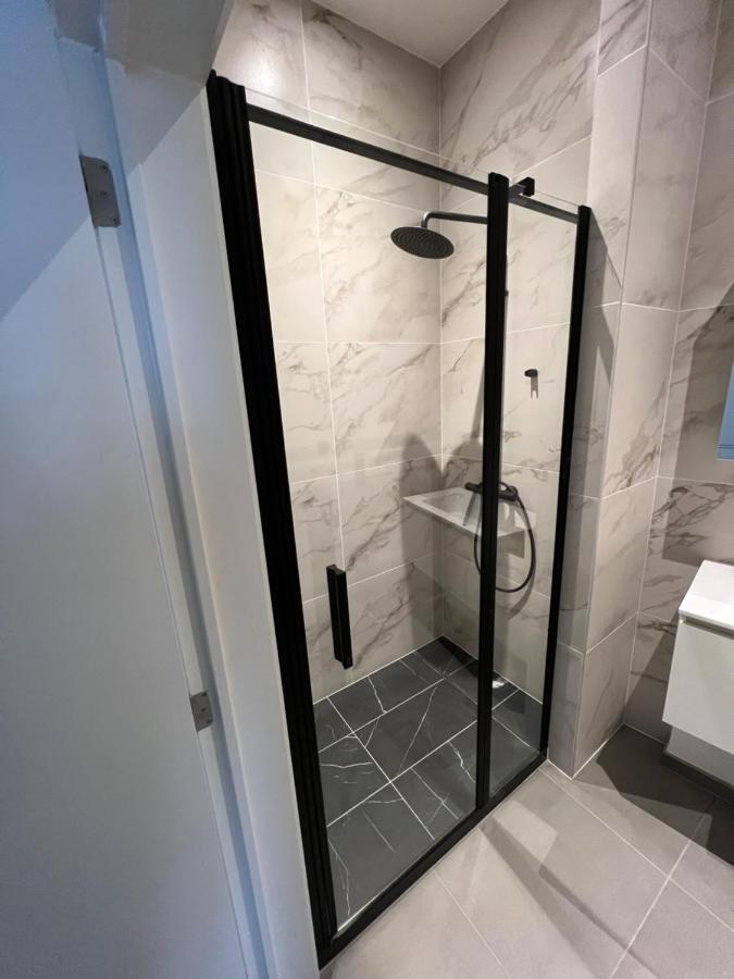 Luxury Brand New Apartment Брюксел Екстериор снимка